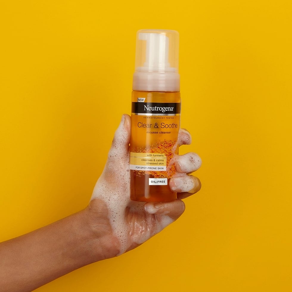 NEUTROGENA® Clear & Soothe Mousse Cleanser 150ml